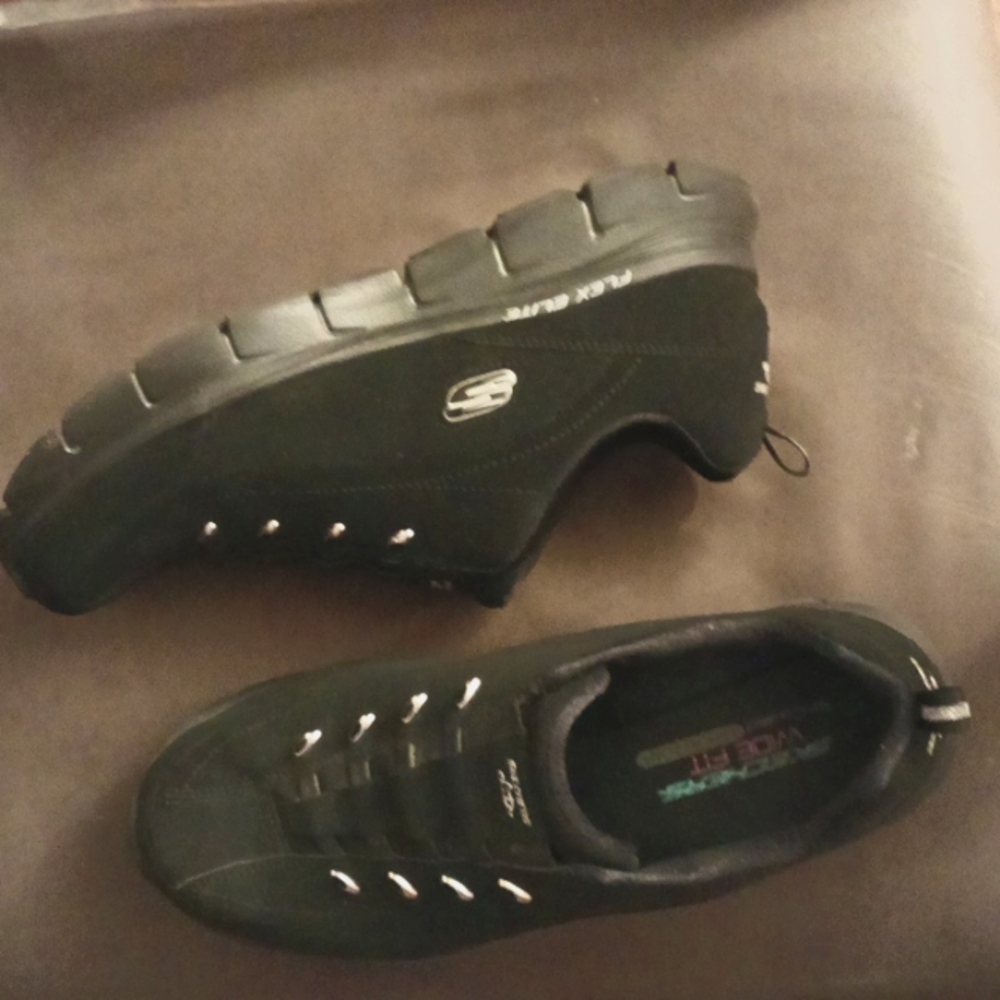 Skechers slip on shoes